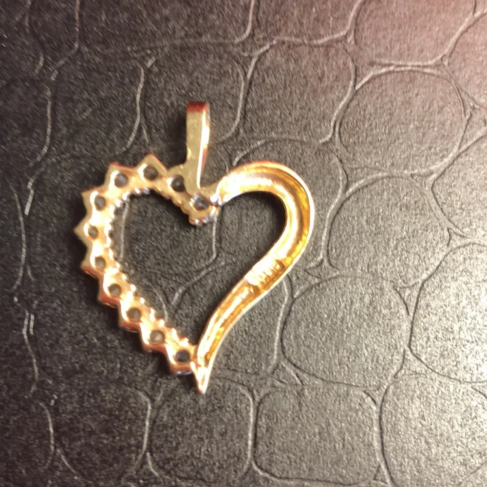 Flash sale🌺🌼Beautiful 14k gold white sapphire heart pendant - Picture 2 of 6